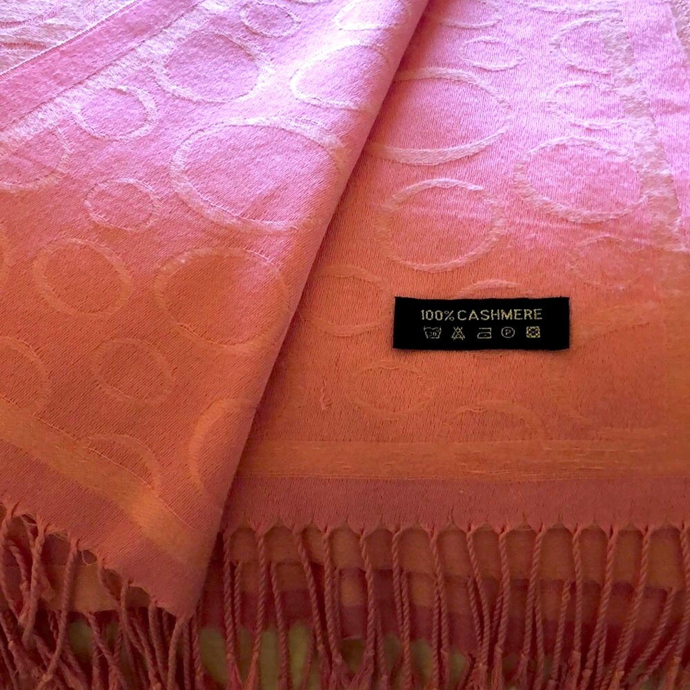 Cashmere wrap in Lilly pink color.